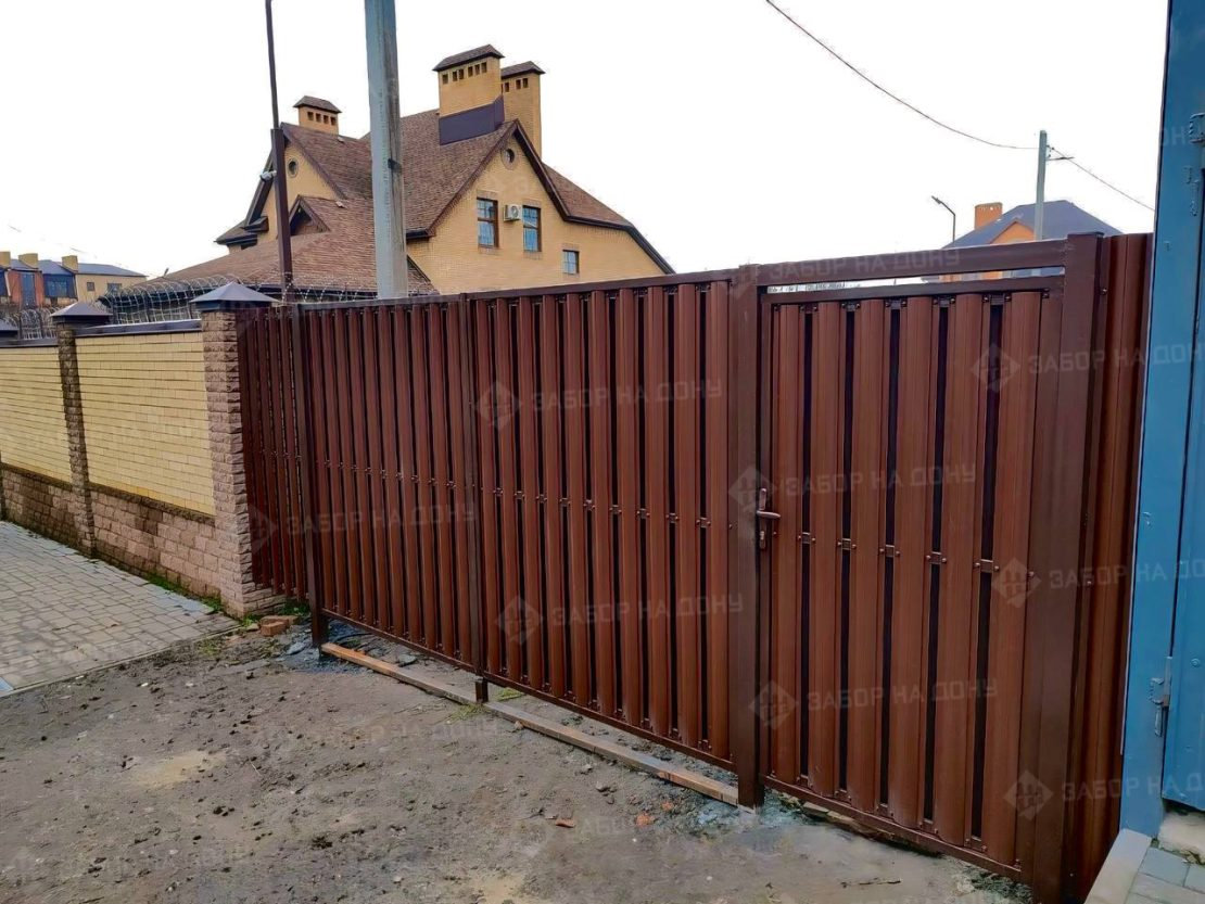 Ворота с калиткой для частного дома и дачи  в Нахабино